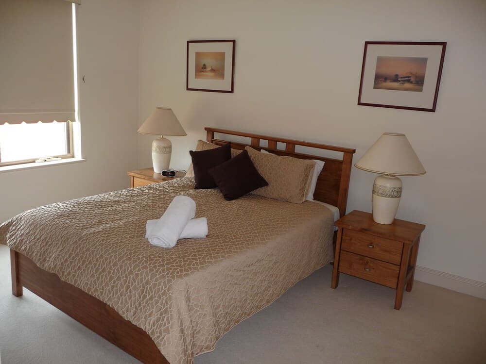 City Escape 3BD in Adelaides East End 5