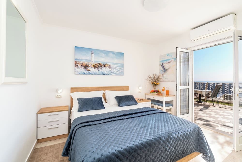 Apartments and Room Lora