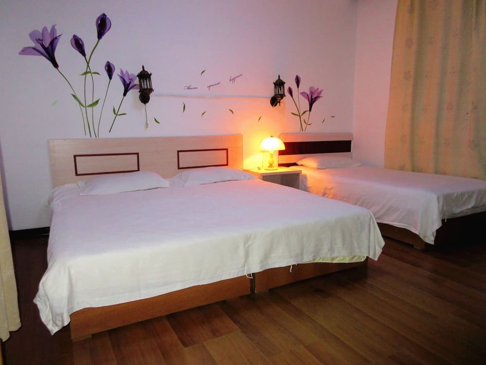 25 Four Seasons Youth Hostel