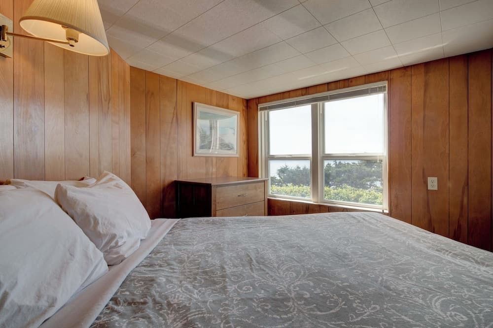 Ester Lee Oceanview Inn