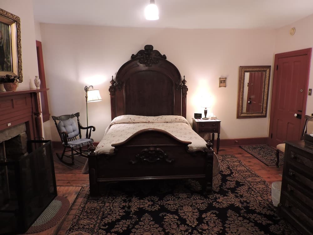 The Noon-Collins Inn