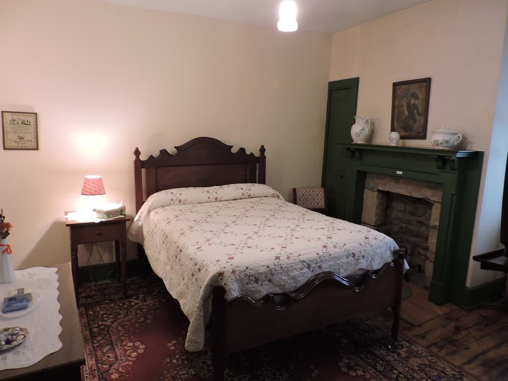 The Noon-Collins Inn