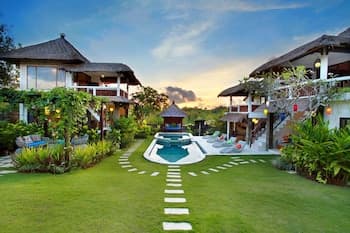 Hill Dance Bali American Hotel