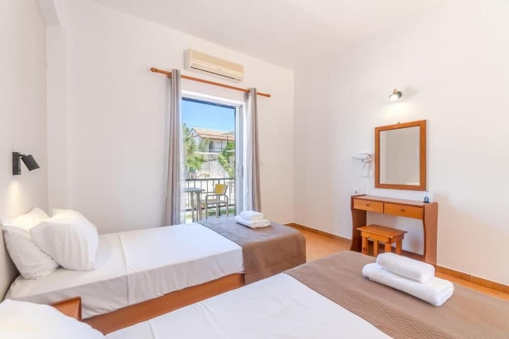 Sandy Beach Complex by Konnect - Poolside Studios and Seaside Apartments