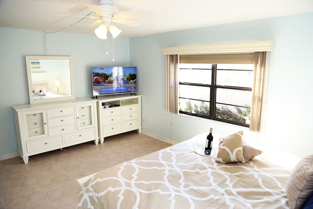 Cocoa Beach Club by Happy Palm Stays