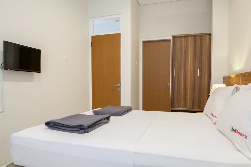 RedDoorz @ Bukit Dago