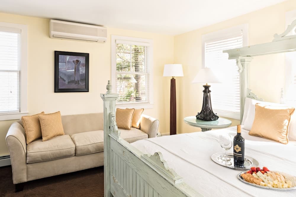 Brass Key Guesthouse - Adults Only