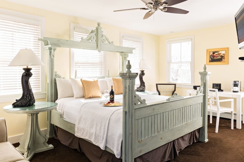 Brass Key Guesthouse - Adults Only