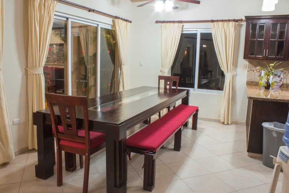 Privacy and comfort luxury 6 bedroom villa