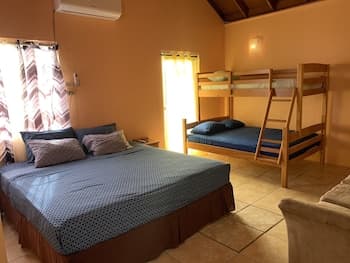 BAGOS ECO RETREAT & CAFE