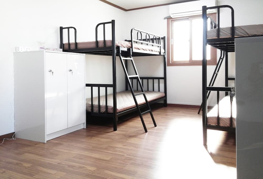 Guesthouse Enoch - Hostel