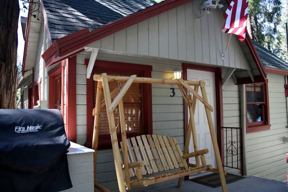 Crest Lodge Historic Mountain Inn