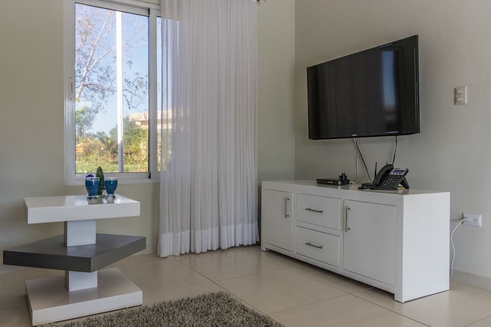 Villa with 4 Master Bedrooms w En-suite Bathrooms