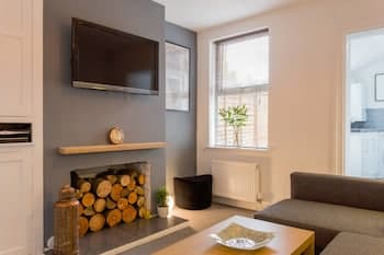 Ashton House, Luton - inhabit short stays