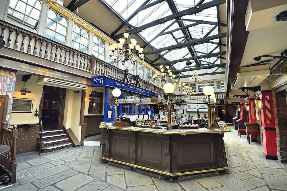 The Royal Victoria & Bull Hotel