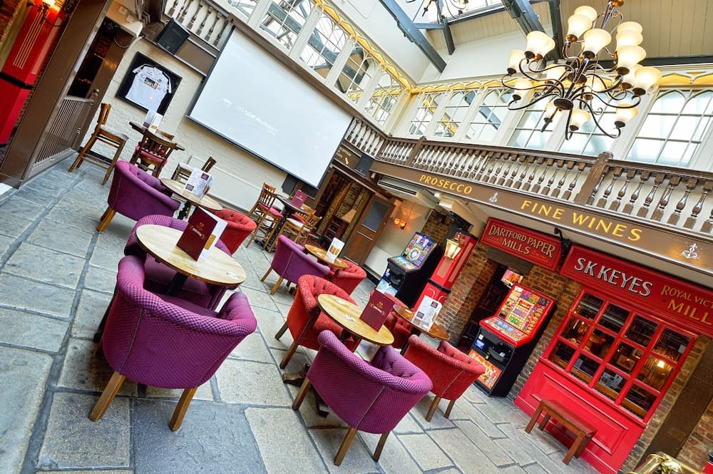 The Royal Victoria & Bull Hotel