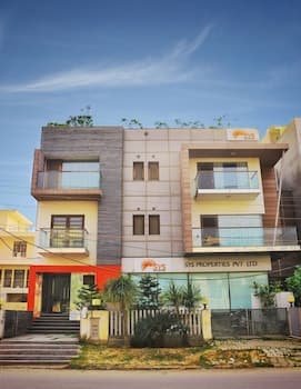 Stately Suites Golf Course Road