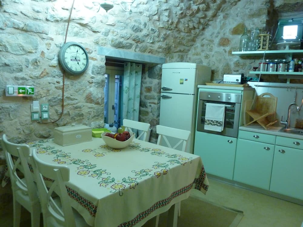 St. George Sykoussis Traditional Residence