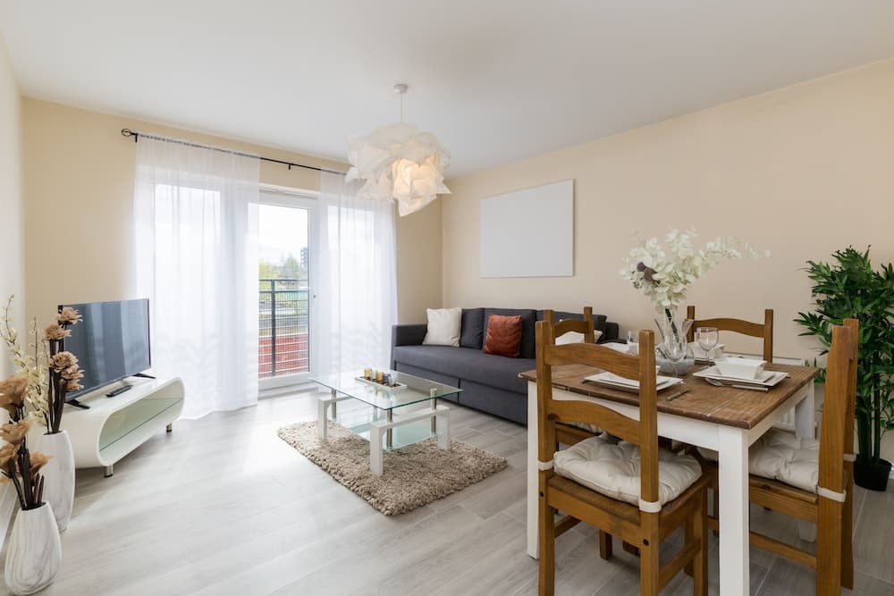 Luxury Two Bed Apartment With Parking - Wolverhampton