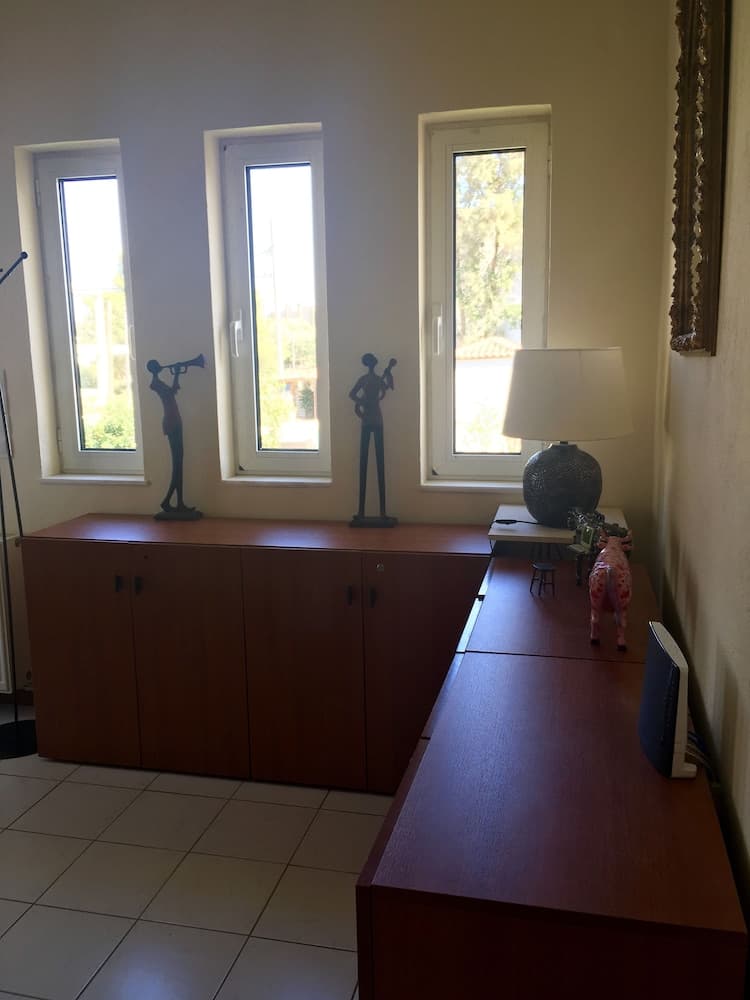 Dion House with Garden and Sea view