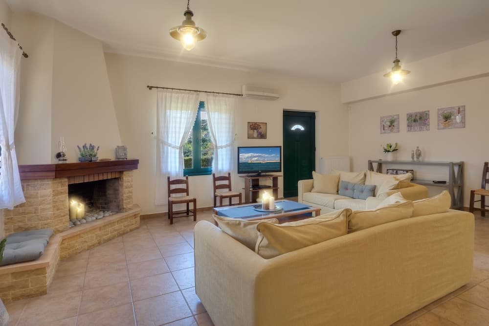 Traditional Ioannis Cottage...luxurious & Rustic With Ecological Heated Pool !!!