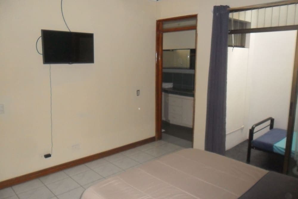 Green Country Hotel - Hostel