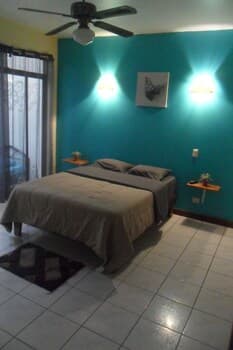 Green Country Hotel - Hostel