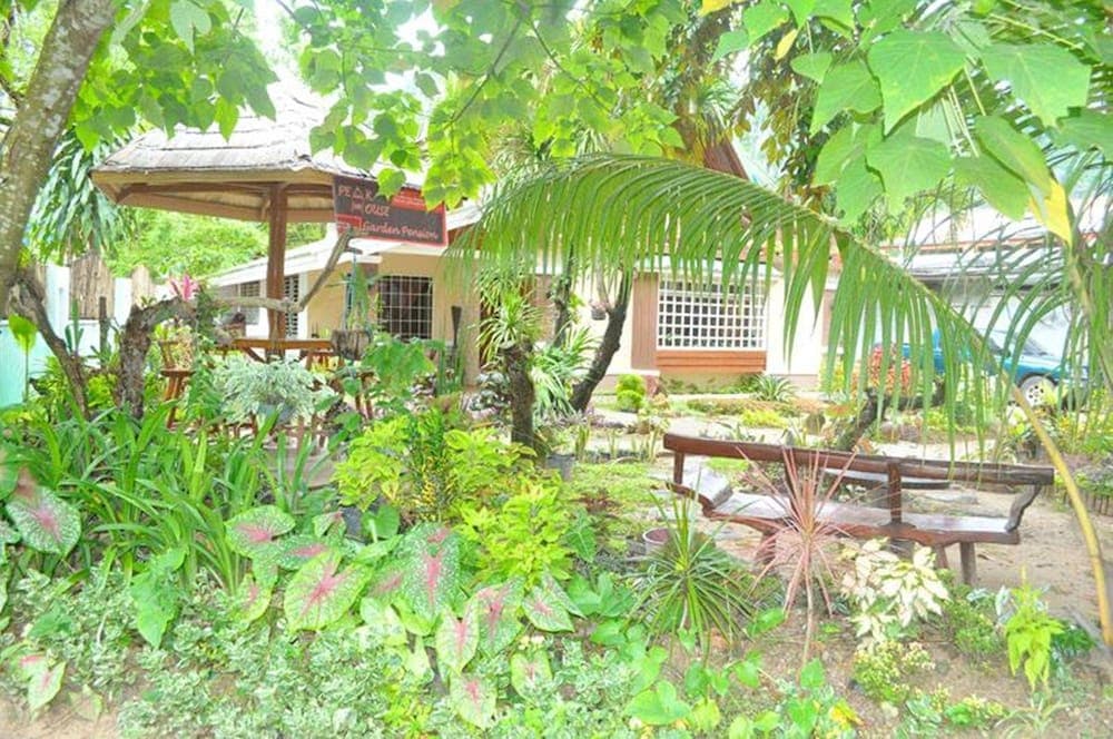 Peak House Garden Pension