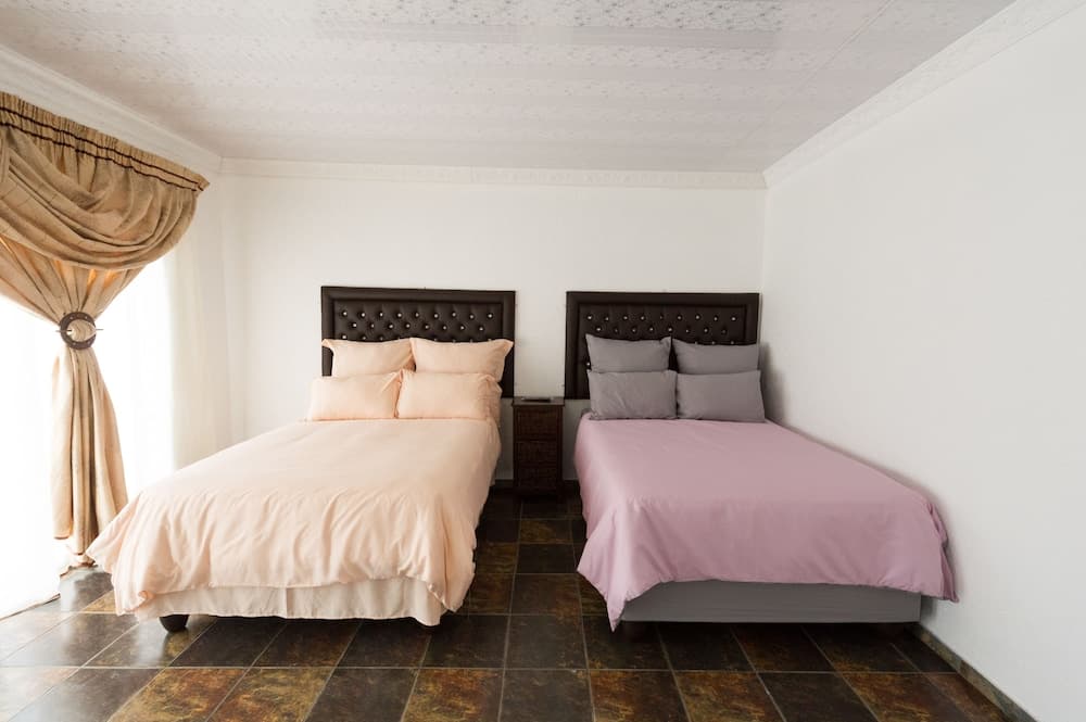 Fullmoon Paradise Lodge