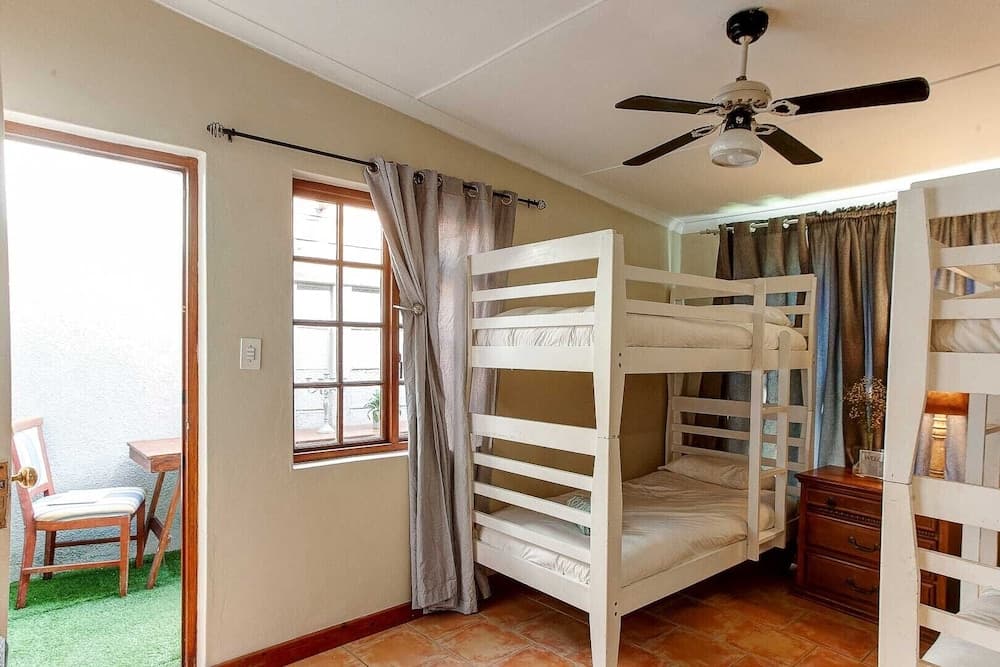 Strand Guesthouse - Hostel