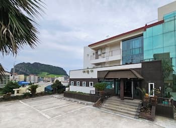 Seongsan Sunrise Pension