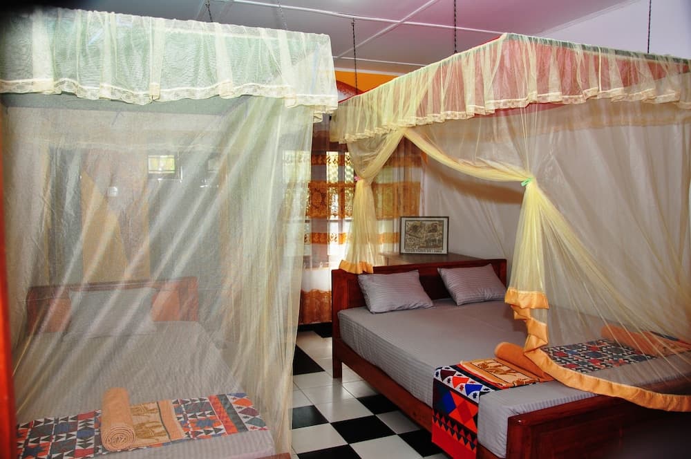 Leopard City Hostel