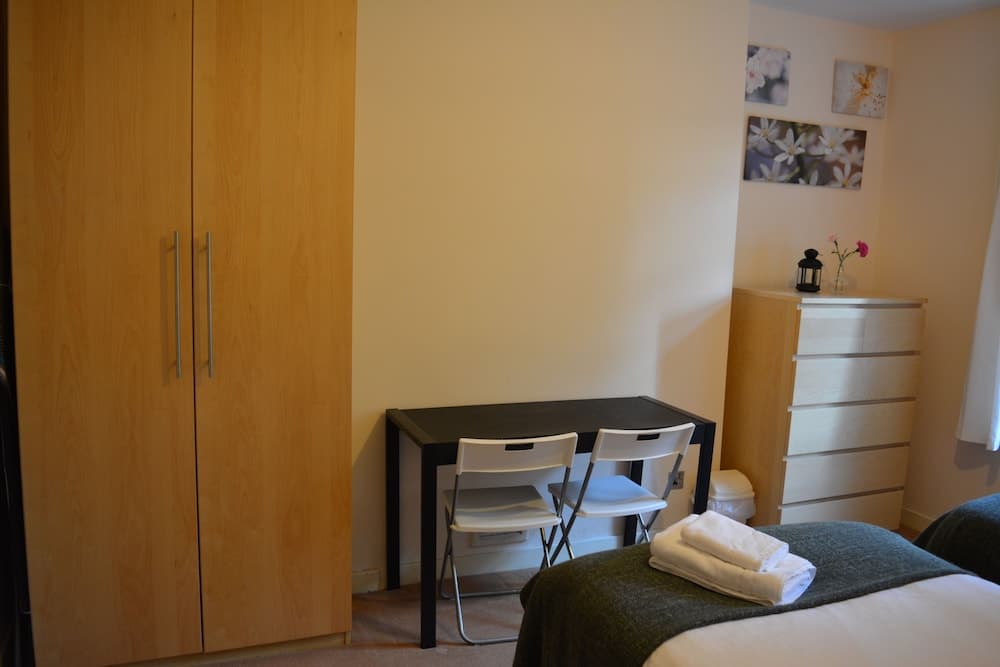 Glasgow Scotstoun Cottage Flat