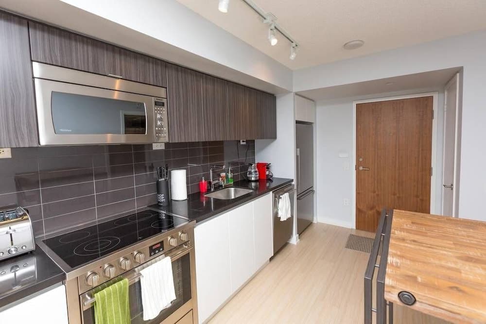 DT City 1 BR by Jays, MTCC, CN Tower