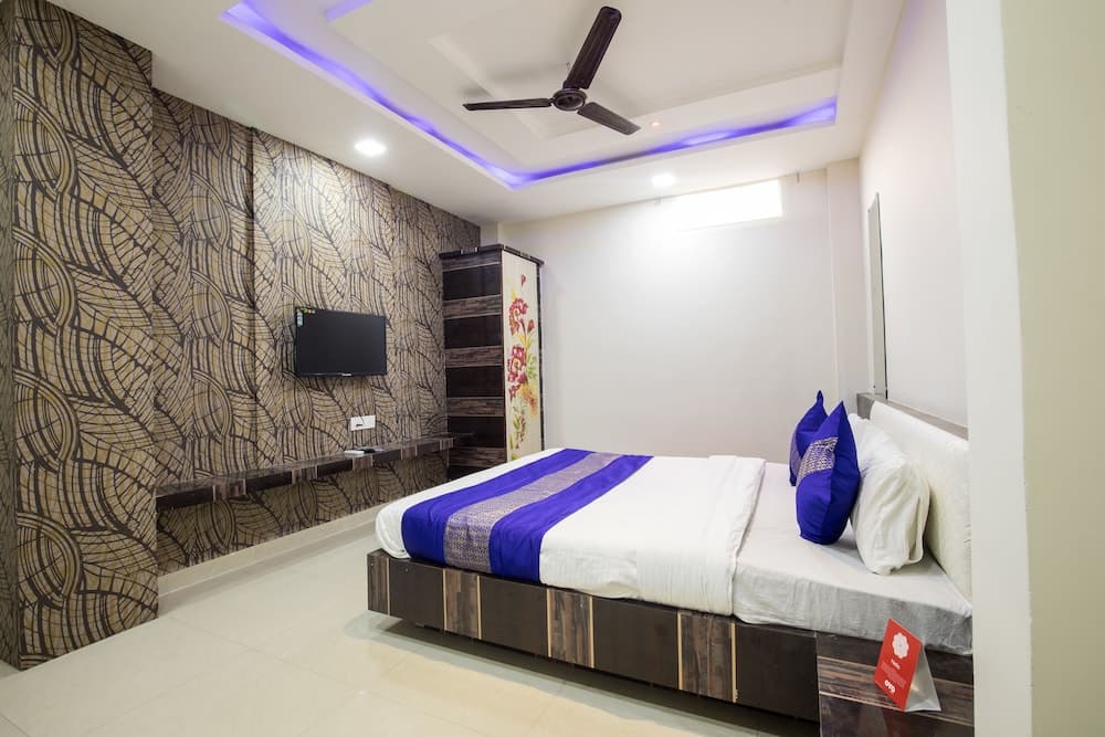 OYO 8857 Hotel Raj Palace