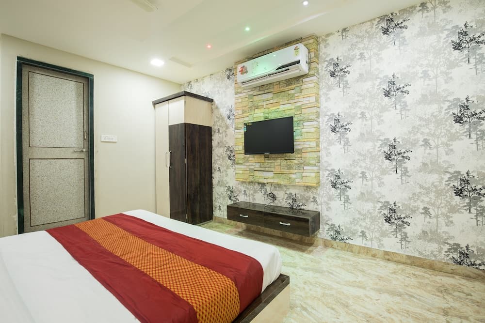 OYO 8857 Hotel Raj Palace