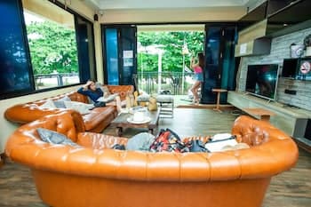 Doolay Beachfront Hostel