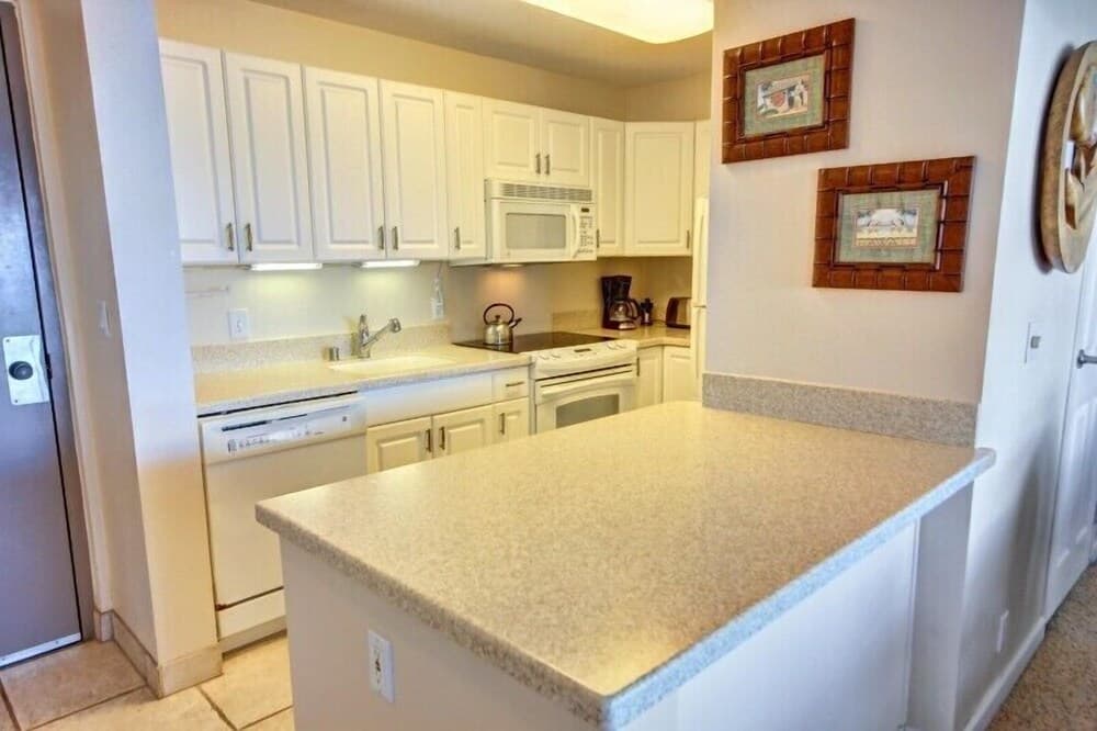 Valley Isle #310 1 Bedroom Condo by RedAwning