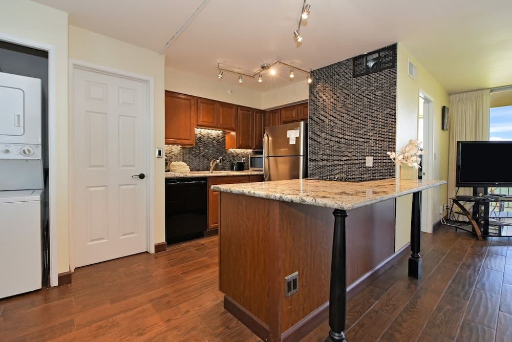 Royal Kahana #209 1 Bedroom Condo by RedAwning