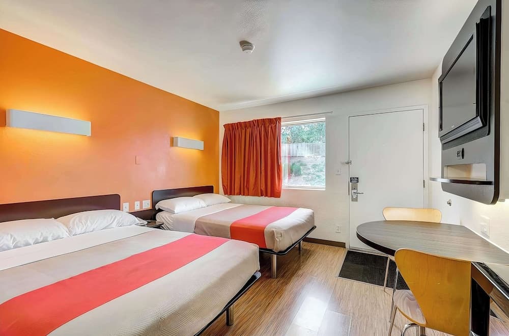 Motel 6 Thornton, CO