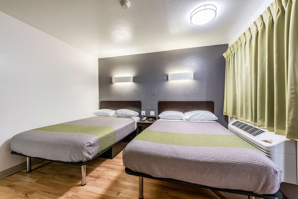 Studio 6 Monroe, LA - Hwy 165