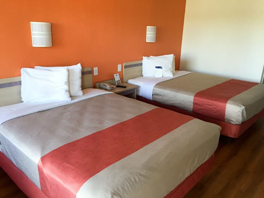 Motel 6 Anniston, AL