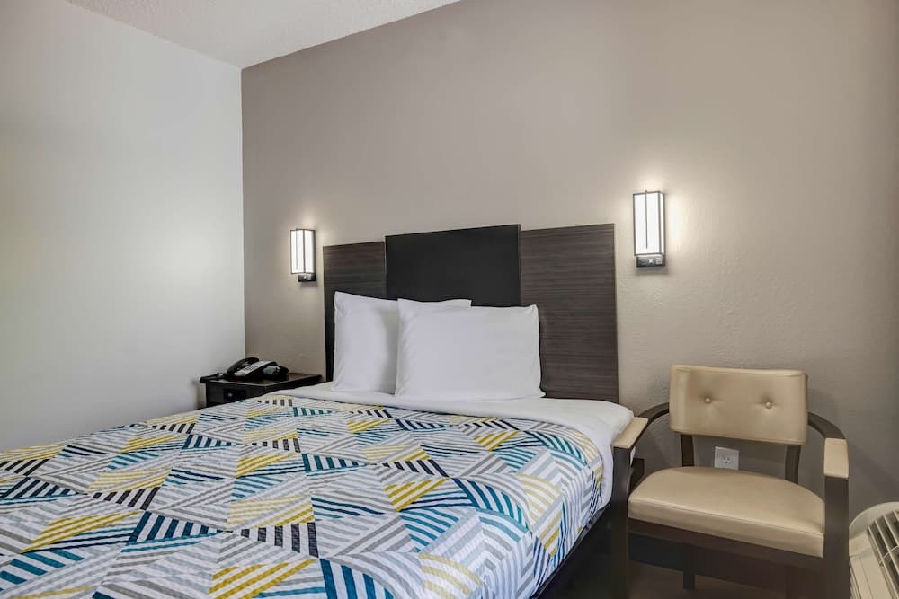 Studio 6 Arlington, TX - South - Dallas