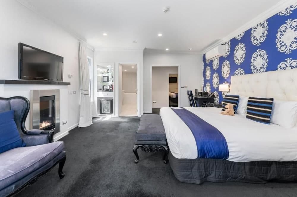 Black Swan Lakeside Boutique Hotel