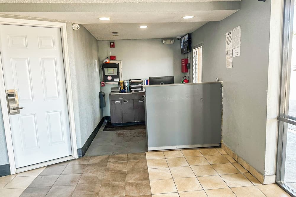 OYO Hotel Mobile, AL I-65 at Airport Blvd