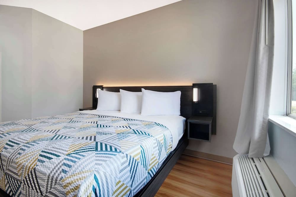 Motel 6 San Antonio, TX - South