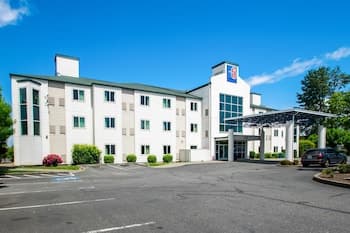 Motel 6 Portland, OR - North