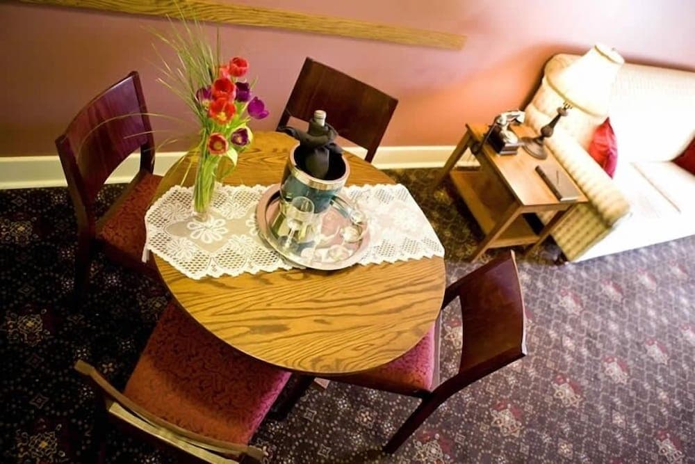 Hotel Selkirk at Fort Edmonton Park