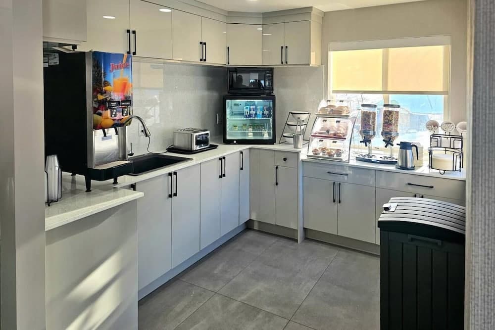 Rodeway Inn & Suites