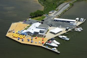 Lowes Wharf Marina Inn